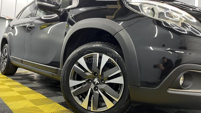 Peugeot 2008 ALLURE HROM 1/1