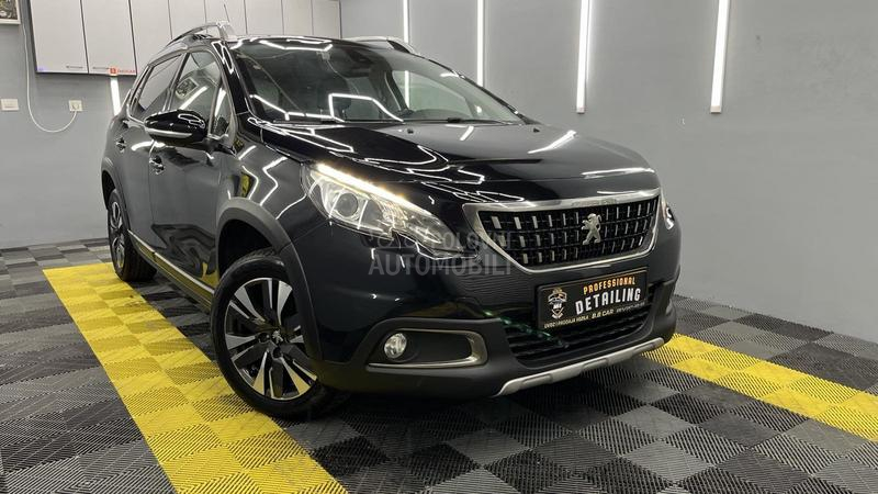 Peugeot 2008 ALLURE HROM 1/1