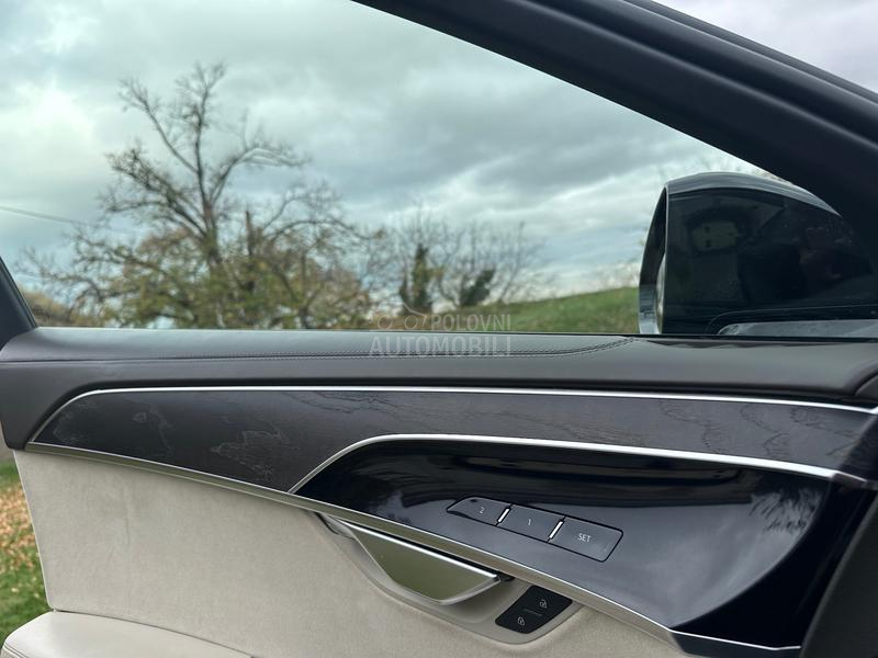 Audi A8 55TFSI M-HYBRID