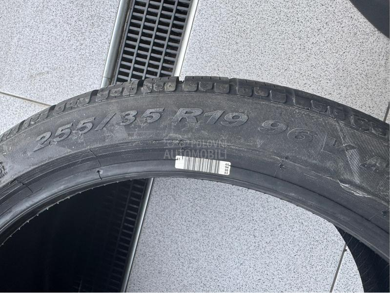 Pirelli 255/35 R19 Zimska