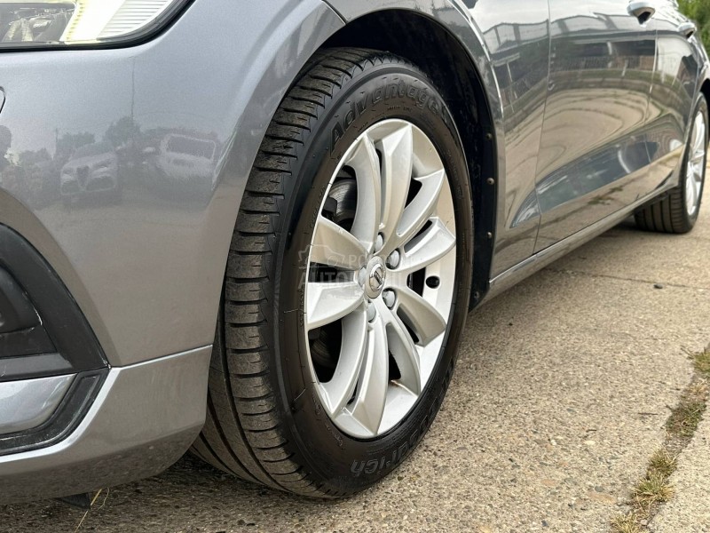 Volvo V60 2.0D MOMENTUM