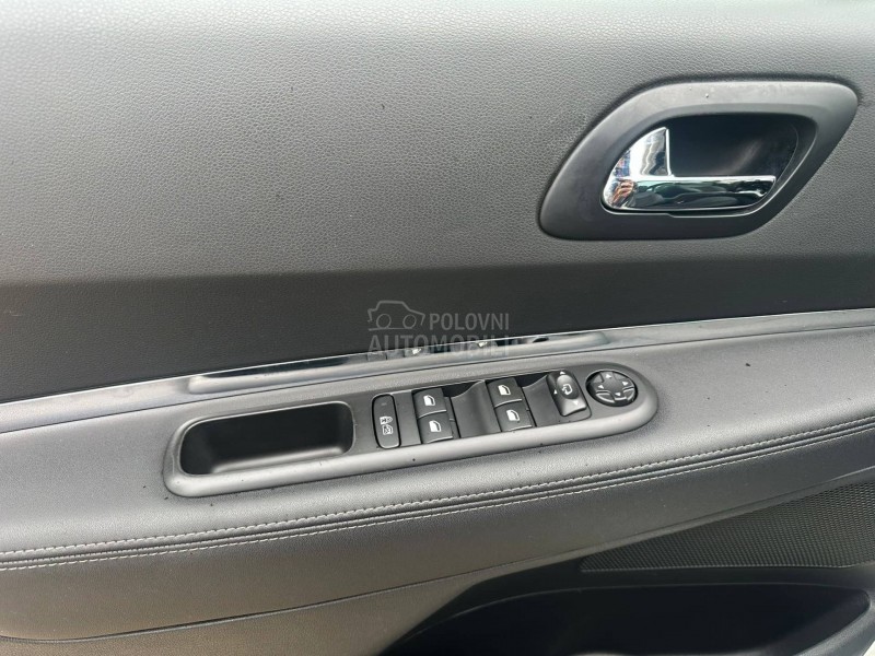 Peugeot 3008 2.0HDI HYBRID4 N O V