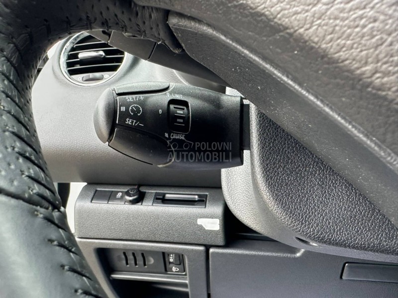 Peugeot 3008 2.0HDI HYBRID4 N O V