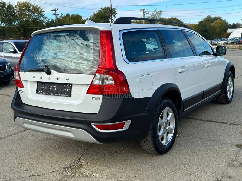 Volvo XC70 2.0D3 MOMENTUM N0V