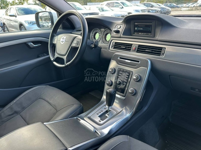 Volvo XC70 2.0D3 MOMENTUM N0V