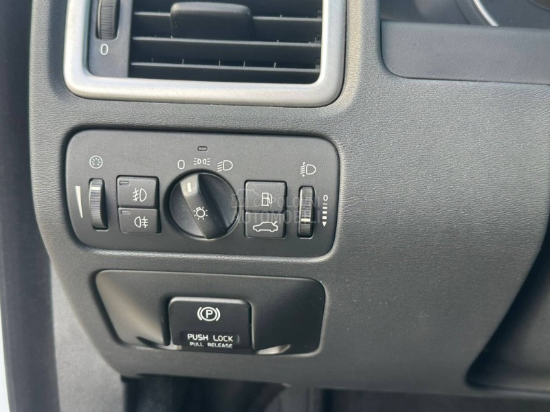 Volvo XC70 2.0D3 MOMENTUM N0V