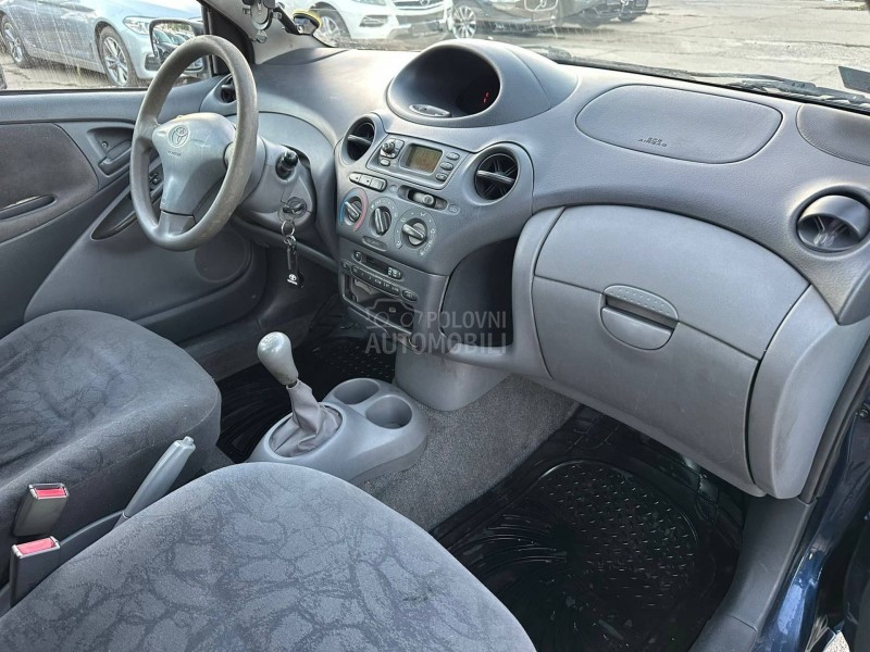 Toyota Yaris 1.0 LINEA TERRA