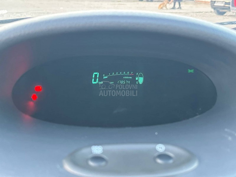 Toyota Yaris 1.0 LINEA TERRA