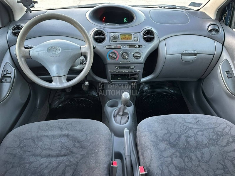 Toyota Yaris 1.0 LINEA TERRA