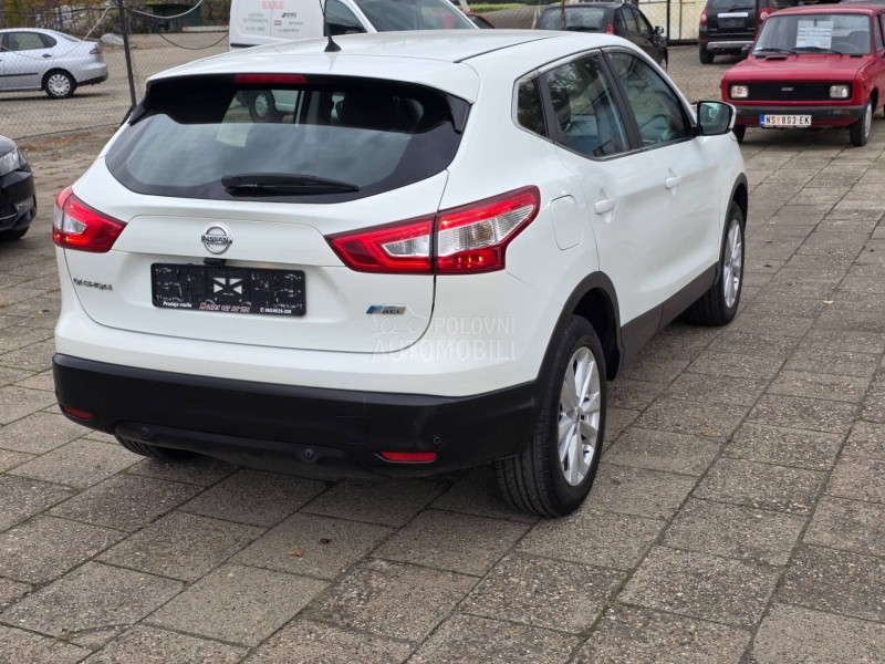 Nissan Qashqai 1.5dci  LED/NAV