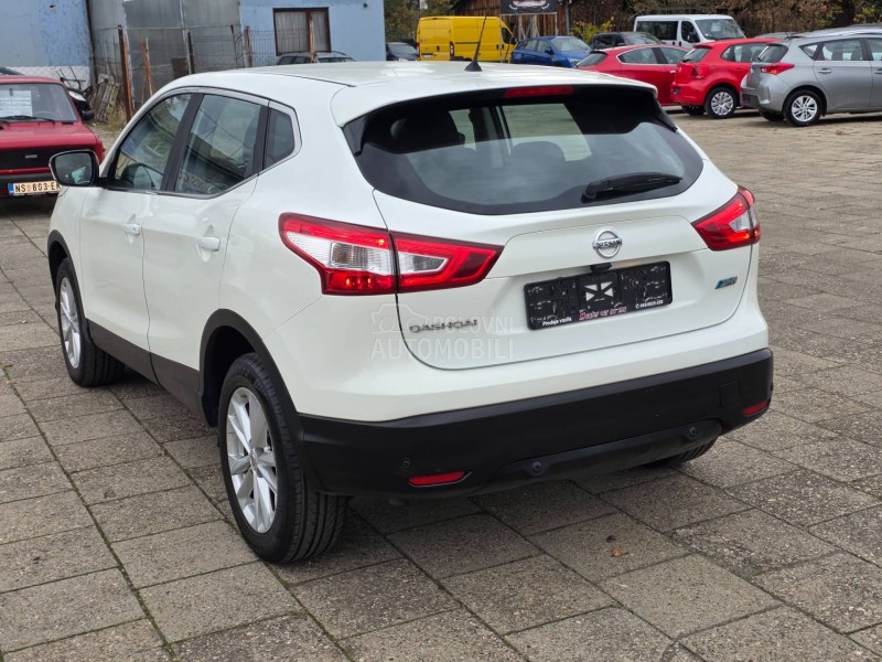 Nissan Qashqai 1.5dci  LED/NAV