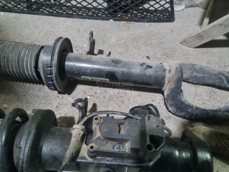 Prednji desni amortizer