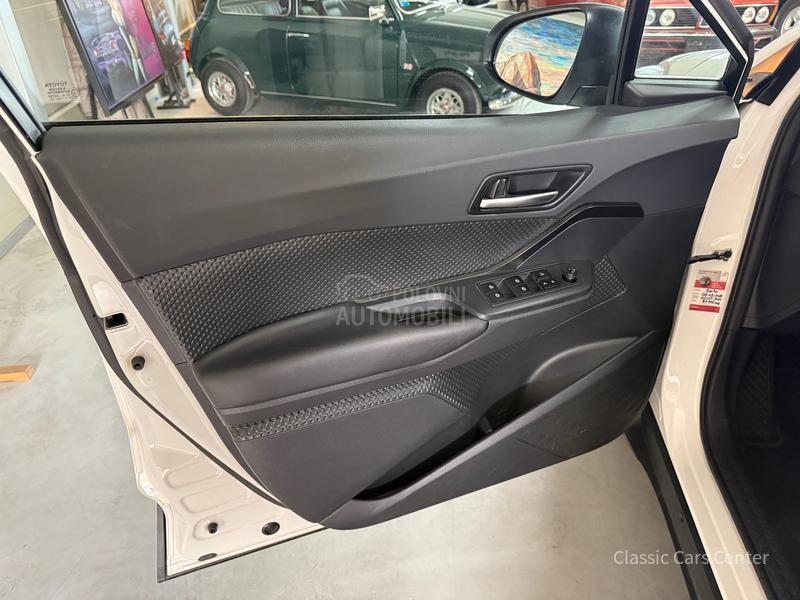 Toyota C-HR 1.8 HSD E-CVT CENTER