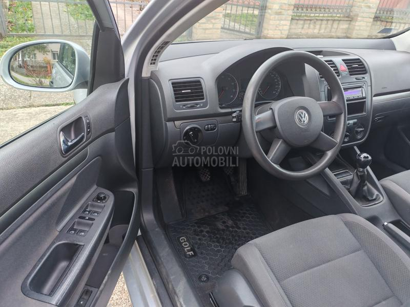 Volkswagen Golf 5 1.6 FSI