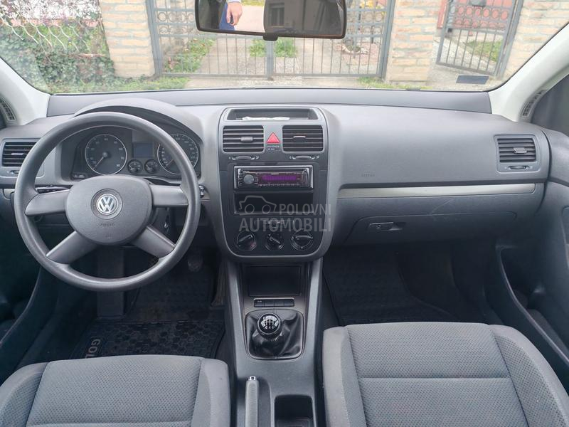 Volkswagen Golf 5 1.6 FSI