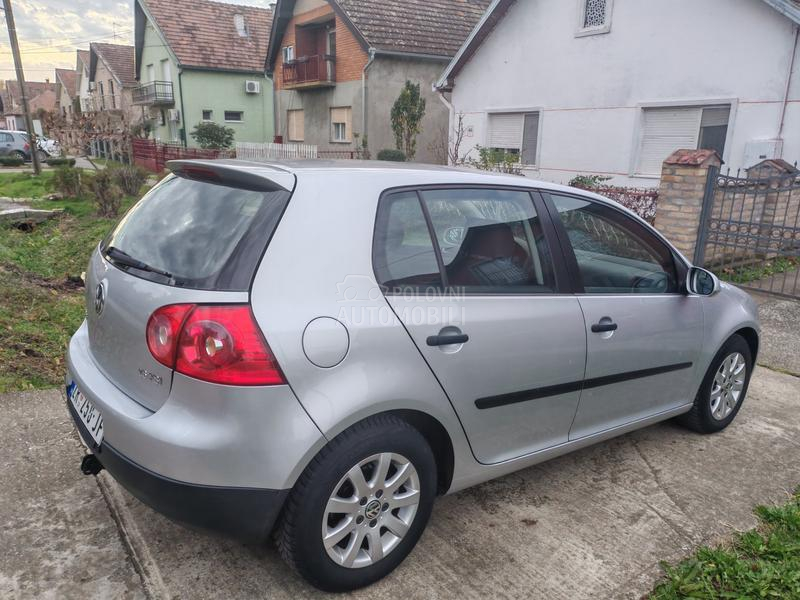 Volkswagen Golf 5 1.6 FSI