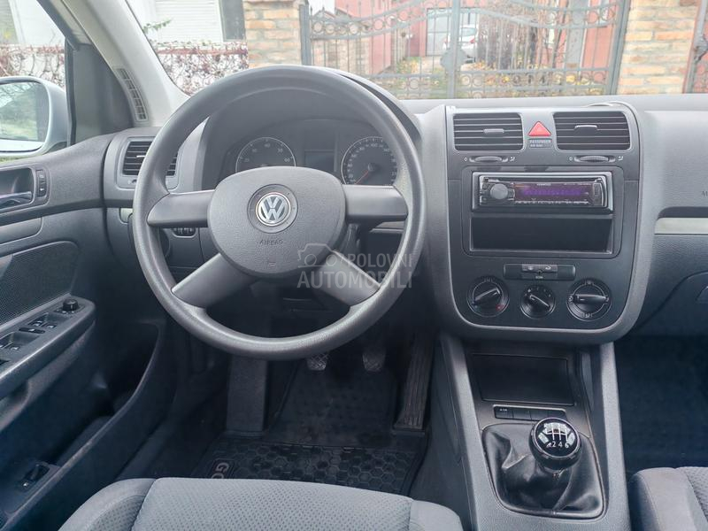 Volkswagen Golf 5 1.6 FSI