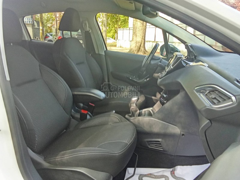Peugeot 208 8,5,0,0,0.k.m