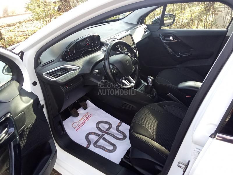 Peugeot 208 ALLURE