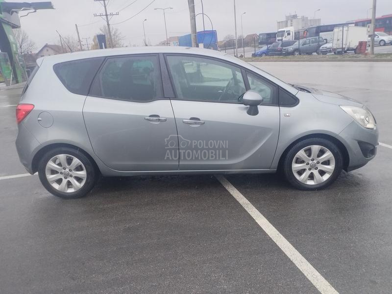 Opel Meriva B D O B R A