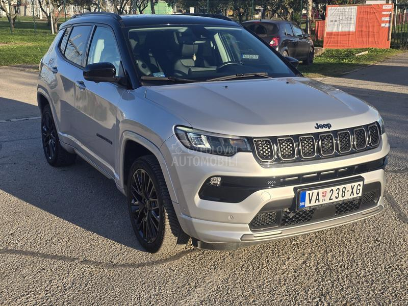 Jeep Compass 1.3 plug in