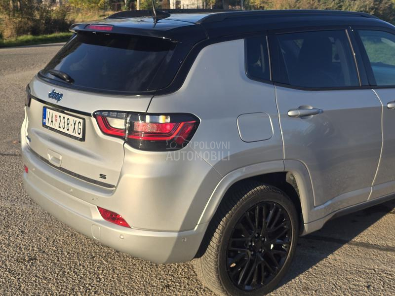 Jeep Compass 1.3 plug in