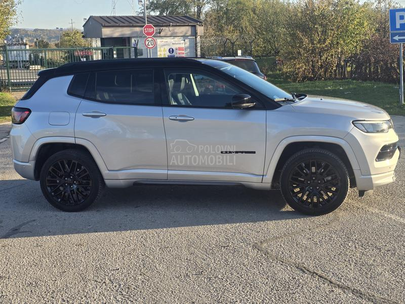 Jeep Compass 1.3 plug in