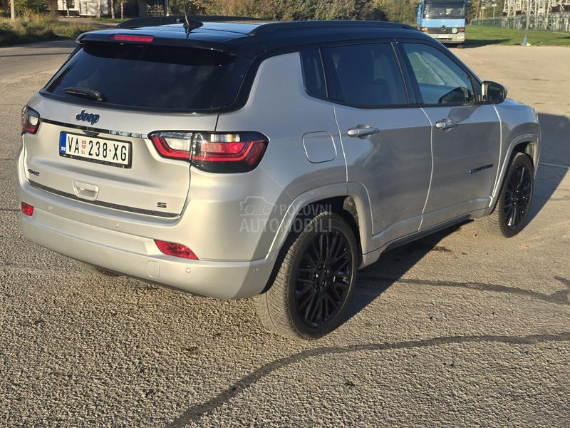 Jeep Compass 1.3 plug in