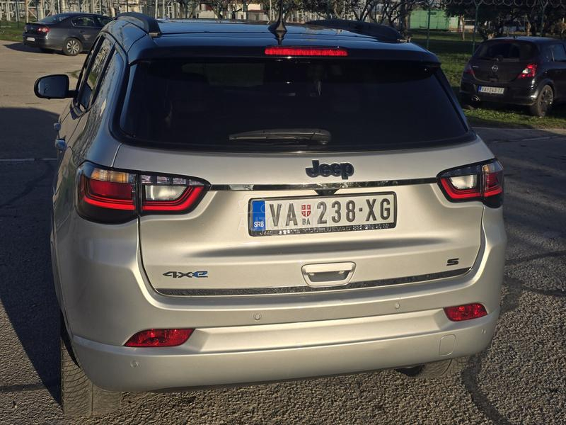 Jeep Compass 1.3 plug in