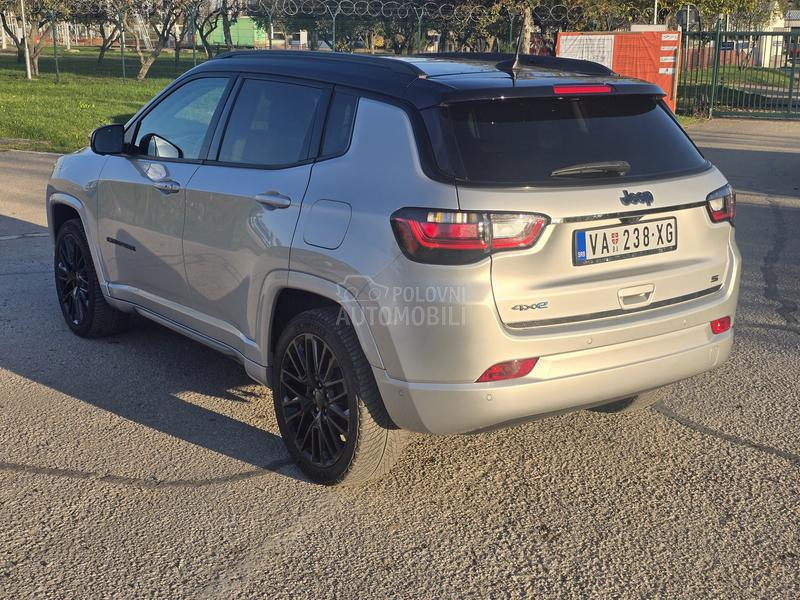 Jeep Compass 1.3 plug in