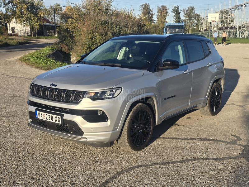 Jeep Compass 1.3 plug in