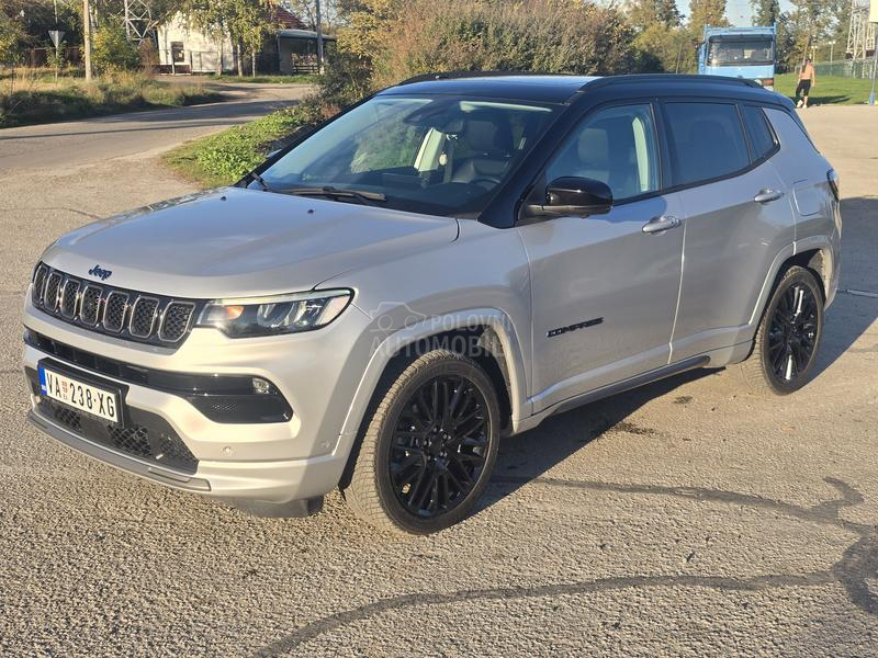Jeep Compass 1.3 plug in