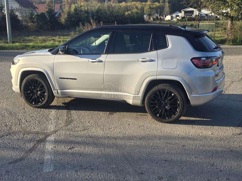 Jeep Compass 1.3 plug in