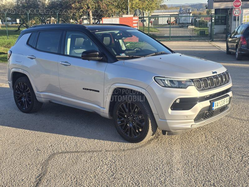 Jeep Compass 1.3 plug in