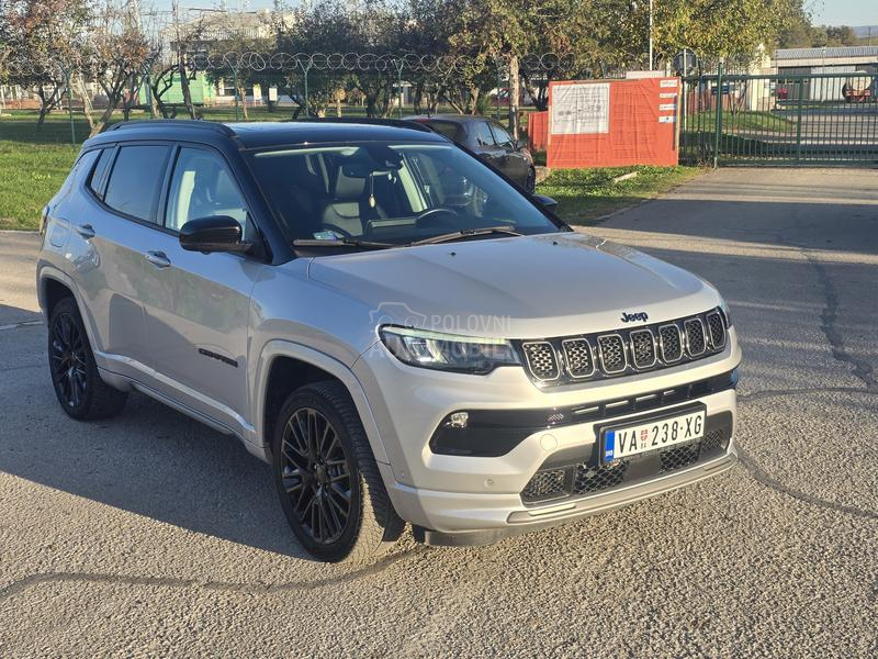 Jeep Compass 1.3 plug in