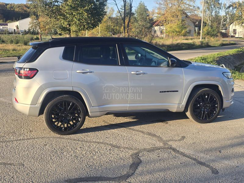 Jeep Compass 1.3 plug in