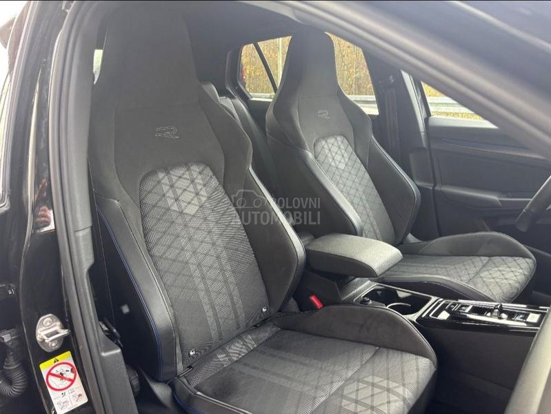 Volkswagen Golf 8 R line/Kam/Rest