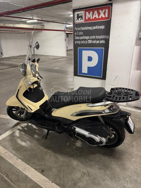 Piaggio BEVERLY 400ie tourer