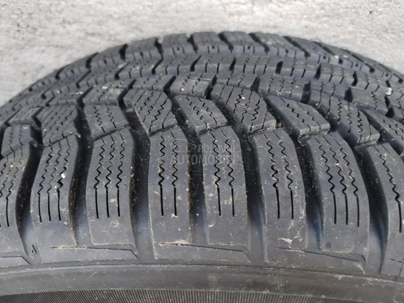 Hankook 205/60 R16 Zimska