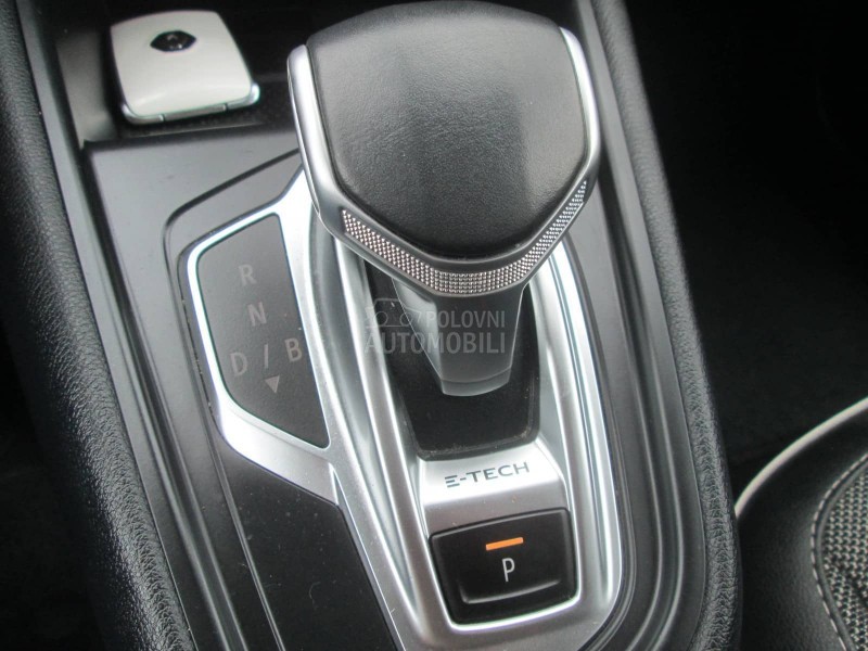 Renault Captur 1.6E-Tech Intens
