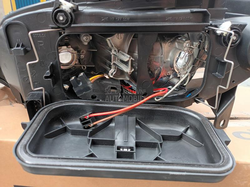 FAR DESNI ZA SIENU I STRADU