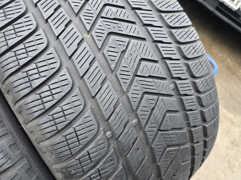 Pirelli 305/40 R20 Zimska