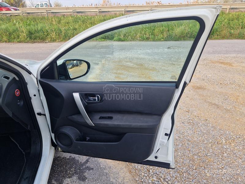Nissan Qashqai 4-4  A U T O M A T