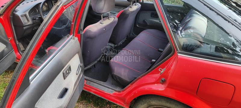 Toyota Corolla 1.6 Liftback 90