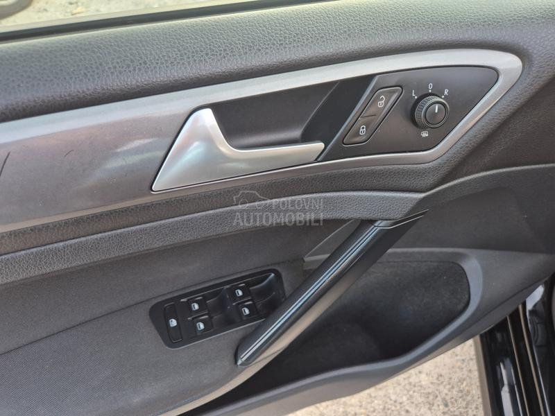 Volkswagen Golf 7 1.2 b