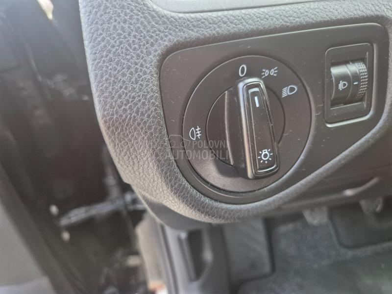 Volkswagen Golf 7 1.2 b