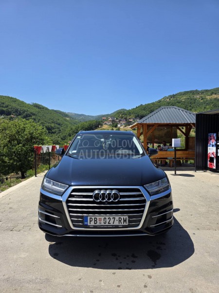 Audi Q7 