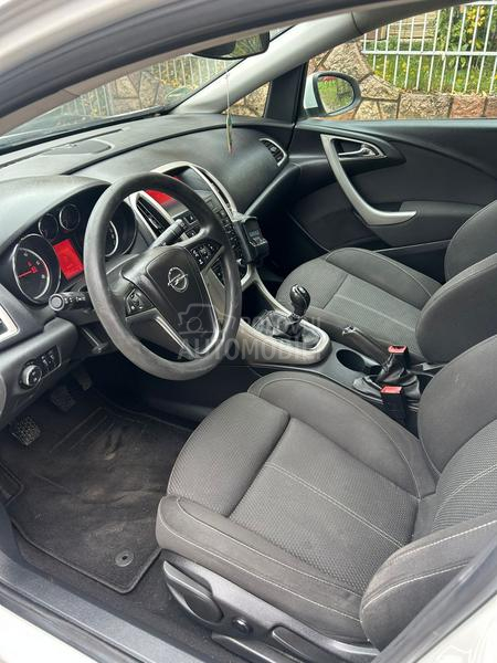 Opel Astra J 1.7