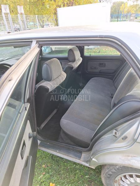 BMW 320 E30 320i rezervisan