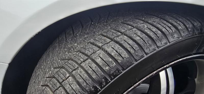 Audi A4 led/el prtljaznik